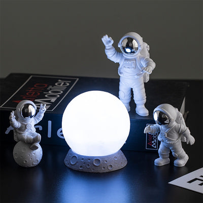 COMPOSIZIONE ASTRONAUTI - SCULTURE 3D CON LAMPADA A LED